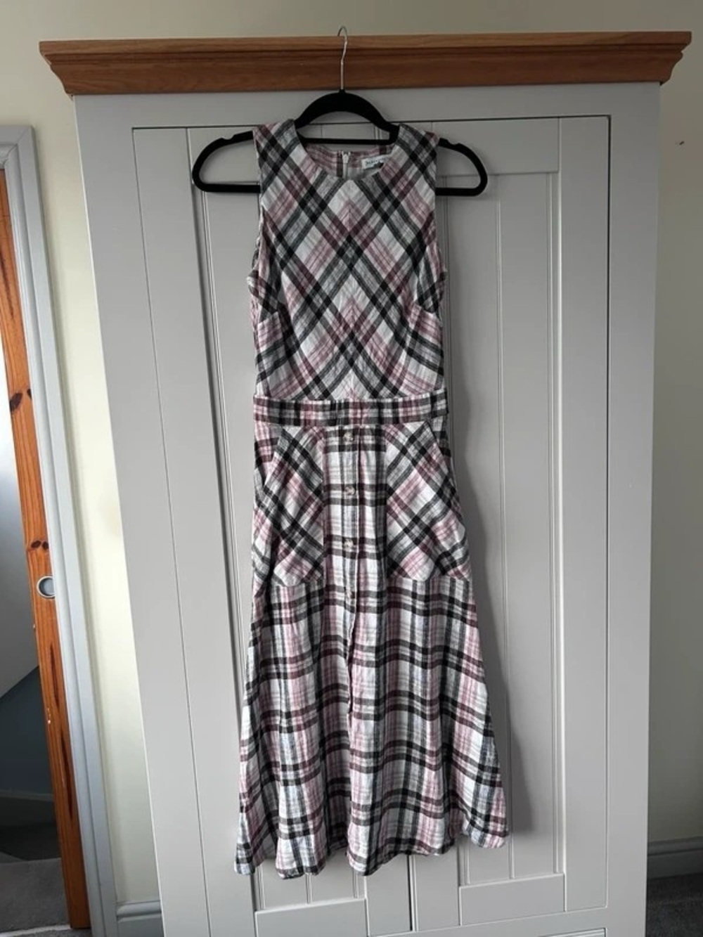 Sleeveless Pink and Gray Plaid Midi Dress with Defined Waist